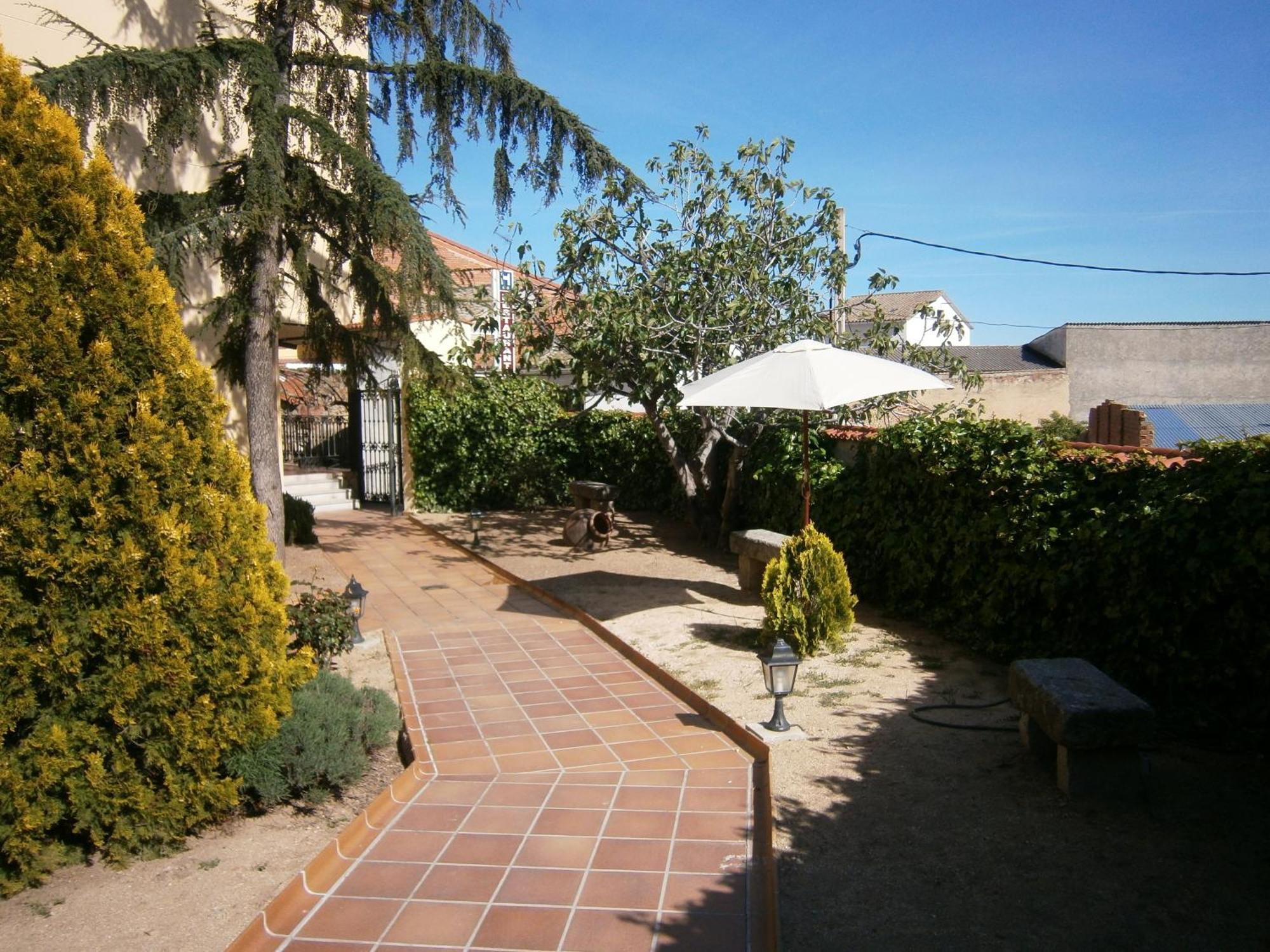 Hotel El Castrejon Cebreros Exterior photo